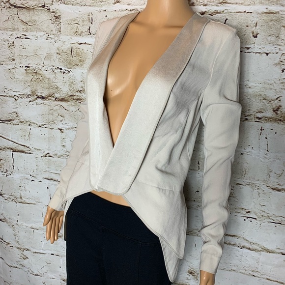 BCBGMaxAzria Jackets & Blazers - BCBGMaxAzria Runway Light Weight Soft Blazer